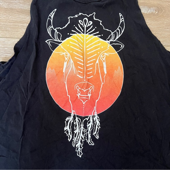 Emma & Sam Vintage Cutoff Tee - Picture 4 of 6